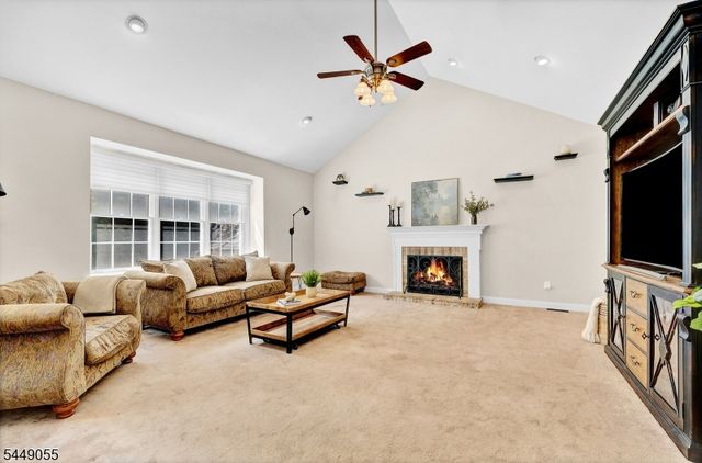 6 Ginger Ln, Washington Twp., NJ 07853