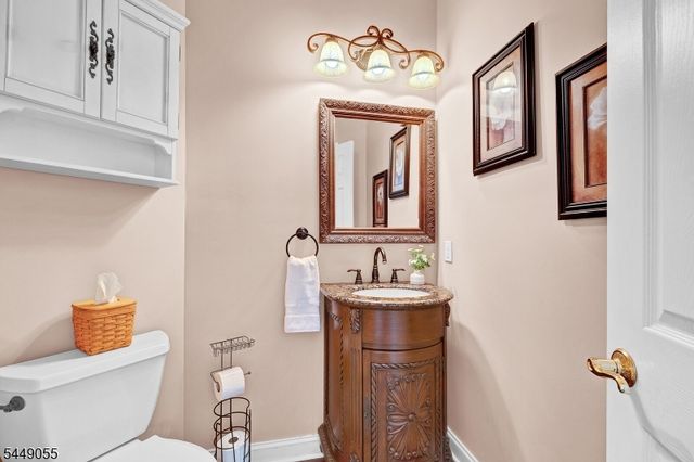6 Ginger Ln, Washington Twp., NJ 07853