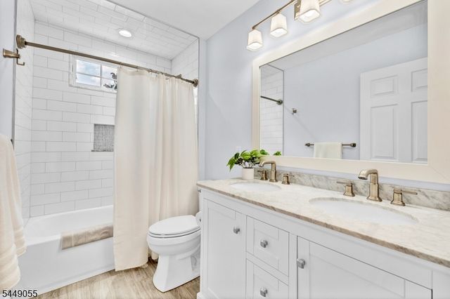 6 Ginger Ln, Washington Twp., NJ 07853