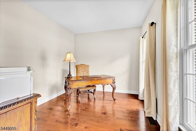 6 Ginger Ln, Washington Twp., NJ 07853