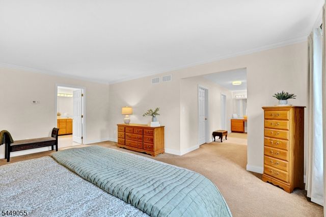 6 Ginger Ln, Washington Twp., NJ 07853