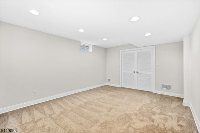 6 Ginger Ln, Washington Twp., NJ 07853