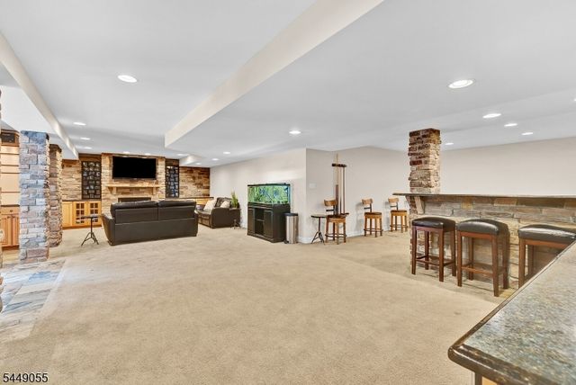 6 Ginger Ln, Washington Twp., NJ 07853
