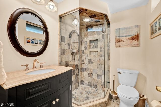 6 Ginger Ln, Washington Twp., NJ 07853