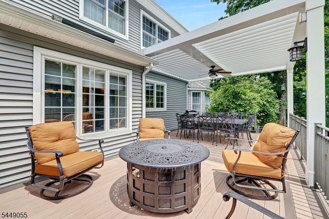 6 Ginger Ln, Washington Twp., NJ 07853