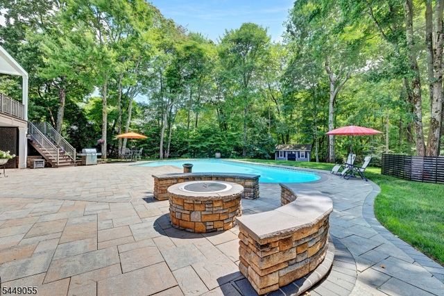 6 Ginger Ln, Washington Twp., NJ 07853