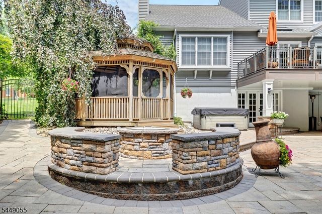 6 Ginger Ln, Washington Twp., NJ 07853