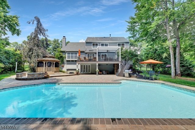 6 Ginger Ln, Washington Twp., NJ 07853