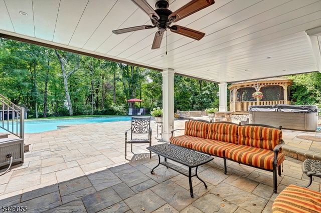6 Ginger Ln, Washington Twp., NJ 07853