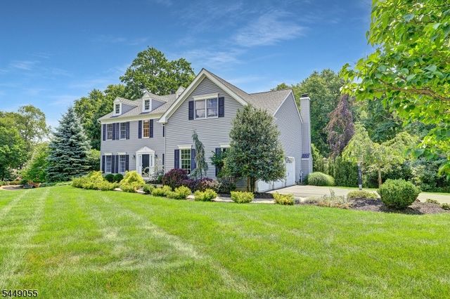 6 Ginger Ln, Washington Twp., NJ 07853