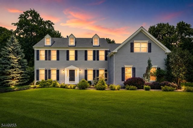 6 Ginger Ln, Washington Twp., NJ 07853