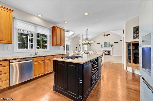6 Ginger Ln, Washington Twp., NJ 07853