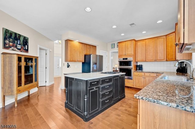 6 Ginger Ln, Washington Twp., NJ 07853