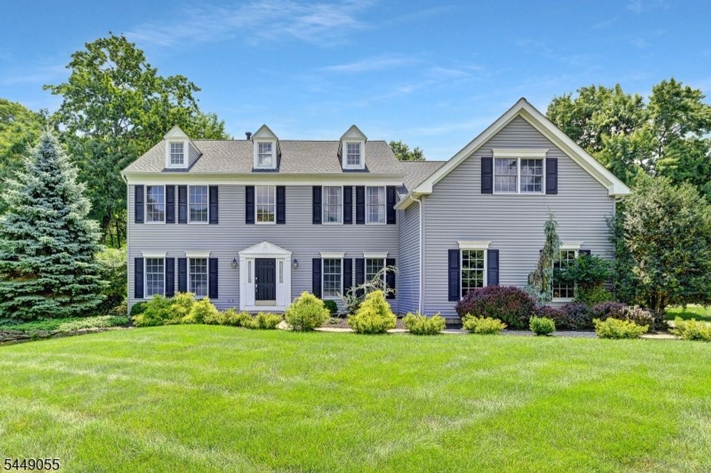 6 Ginger Ln, Washington Twp., NJ 07853