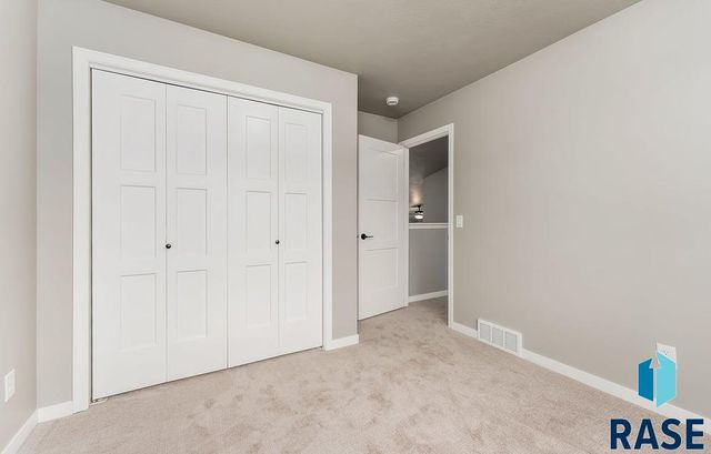 5105 S Hero Ave Avenue, Sioux Falls, SD 57108