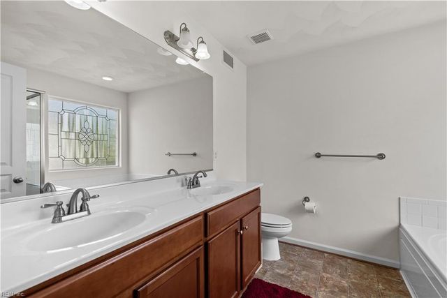 5042 Kings Grant CIR, Suffolk, VA 23434