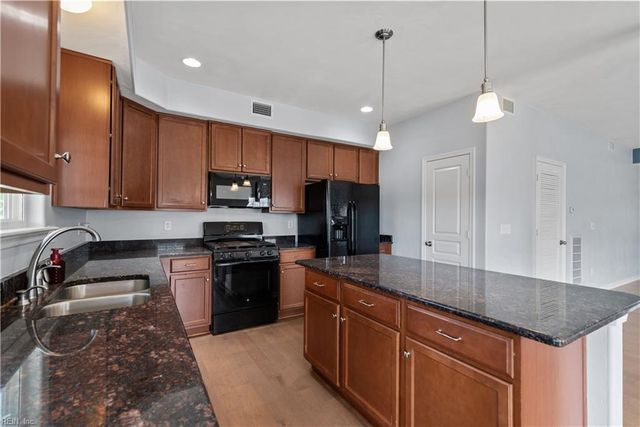 5042 Kings Grant CIR, Suffolk, VA 23434