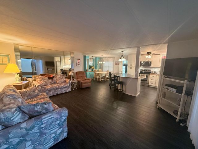 8044 SE Patriot Avenue, Hobe Sound, FL 33455