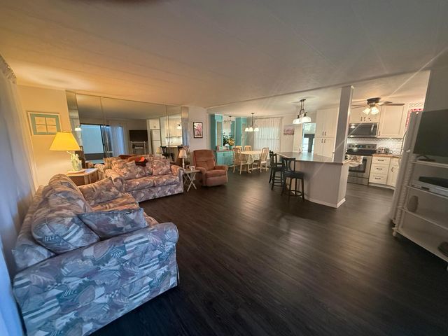 8044 SE Patriot Avenue, Hobe Sound, FL 33455