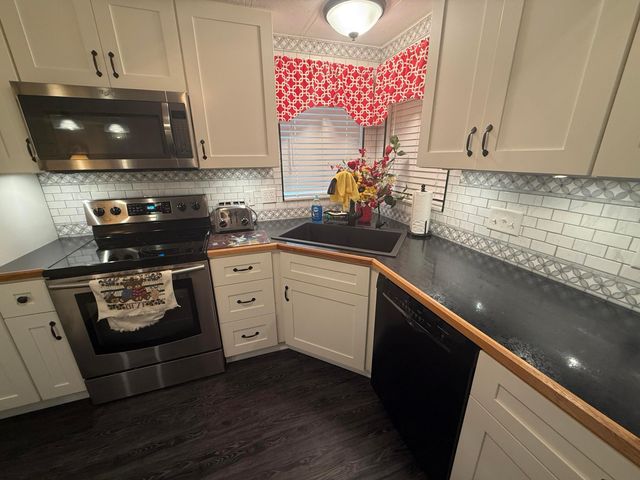 8044 SE Patriot Avenue, Hobe Sound, FL 33455