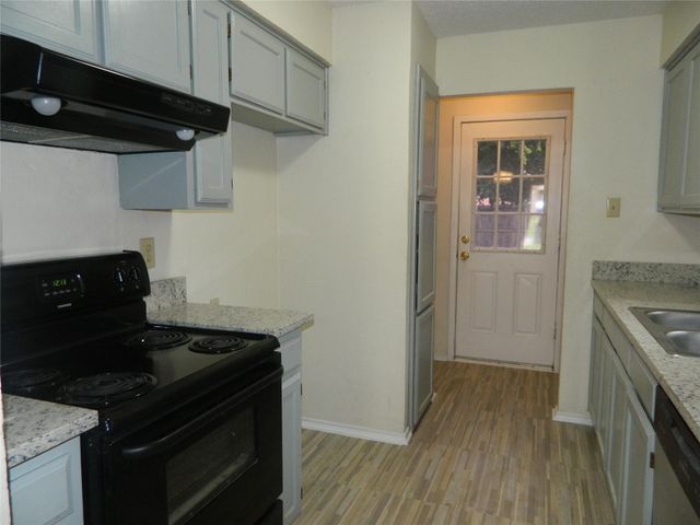 5708 Red Cactus Court, Arlington, TX 76017