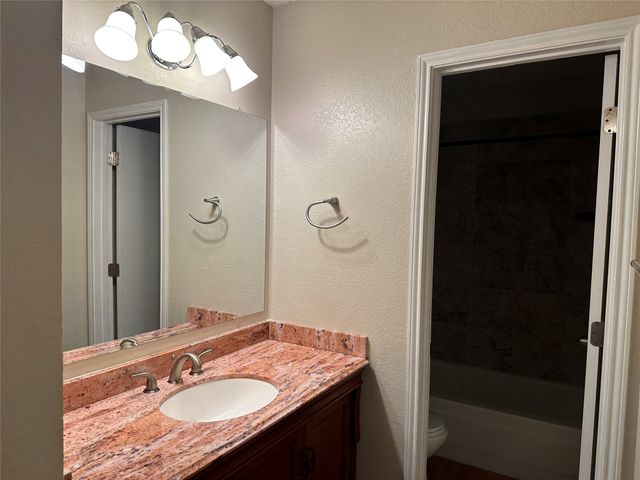 2717 Meadow Park Drive B, Bedford, TX 76021