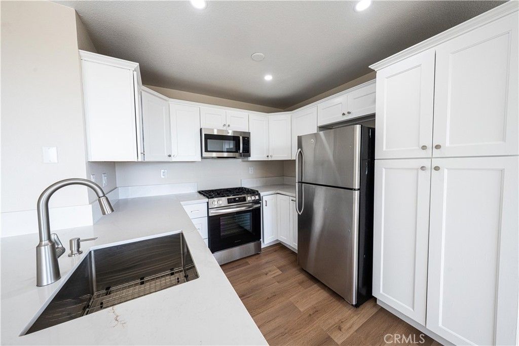 2568 Avenida Del 201, Corona, CA 92882 — photo 2