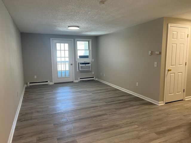 164 Heritage Dr 164, Northbridge, MA 01588