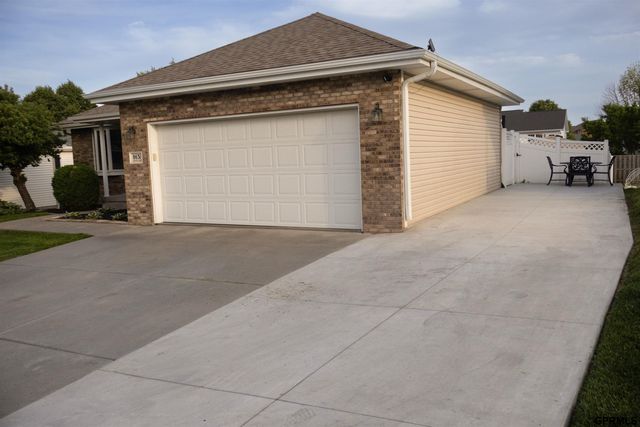 8631 Lavender Circle, Lincoln, NE 68505