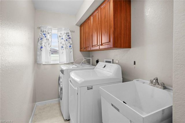 3042 3rd PL, Cape Coral, FL 33993