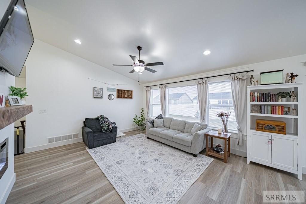 Image 16 of property listing at 4307 E Marlin Avenue, Idaho Falls, ID 83401