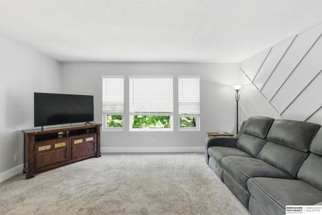 16102 S Street, Omaha, NE 68135