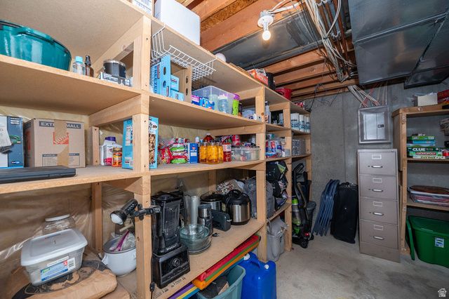 587 E EASTPOINTE CIR, North Salt Lake, UT 84054