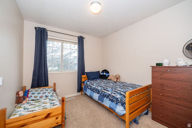 587 E EASTPOINTE CIR, North Salt Lake, UT 84054