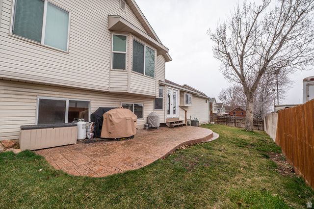 587 E EASTPOINTE CIR, North Salt Lake, UT 84054