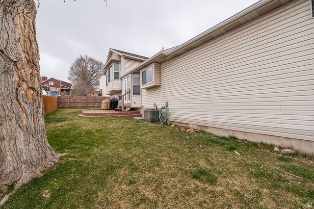 587 E EASTPOINTE CIR, North Salt Lake, UT 84054