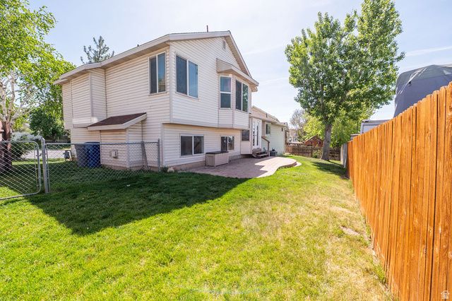 587 E EASTPOINTE CIR, North Salt Lake, UT 84054