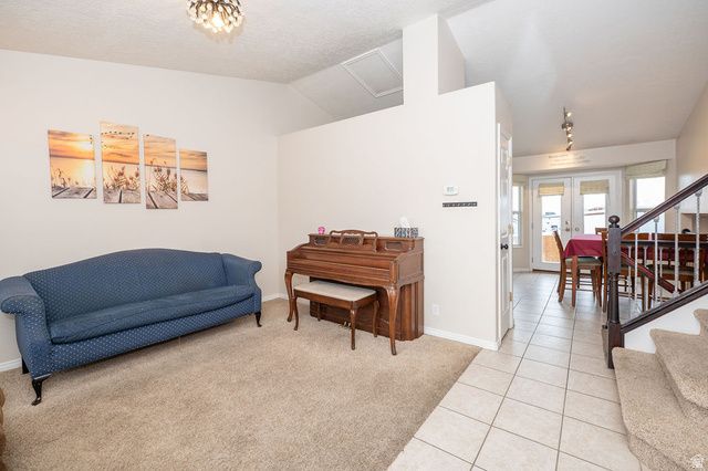 587 E EASTPOINTE CIR, North Salt Lake, UT 84054