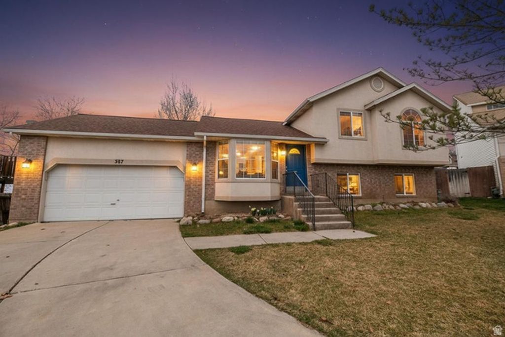 587 E EASTPOINTE CIR, North Salt Lake, UT 84054