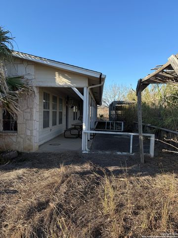 888 S US HIGHWAY 281, Pleasanton, TX 78064