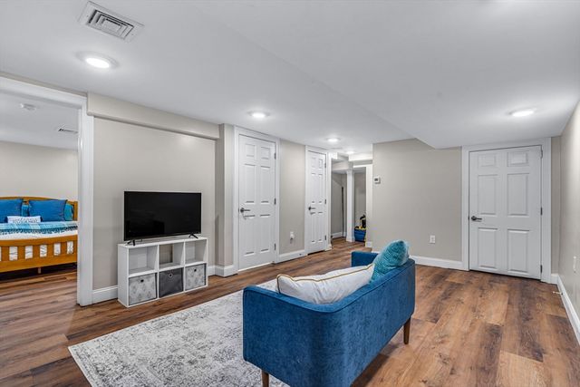 1 Conn Street 1, Woburn, MA 01801
