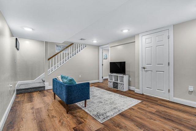 1 Conn Street 1, Woburn, MA 01801