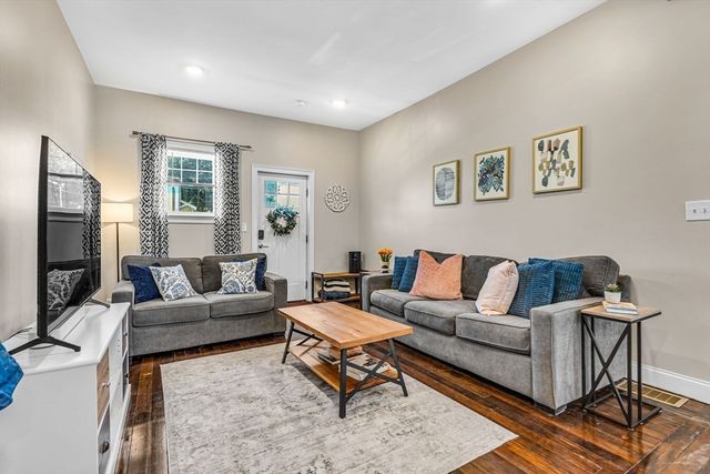 1 Conn Street 1, Woburn, MA 01801
