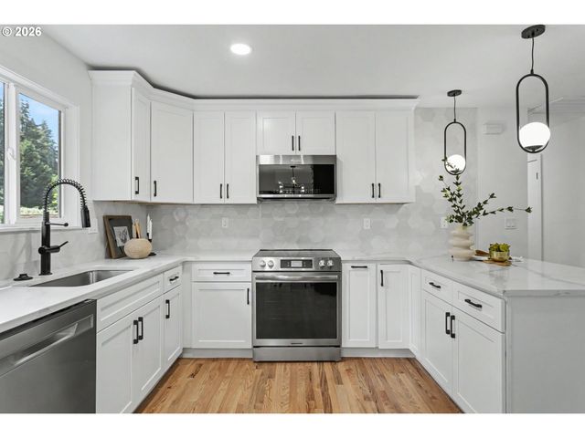 6054 CARMAN Dr, Lake Oswego, OR 97035