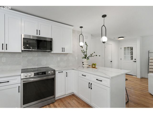6054 CARMAN Dr, Lake Oswego, OR 97035