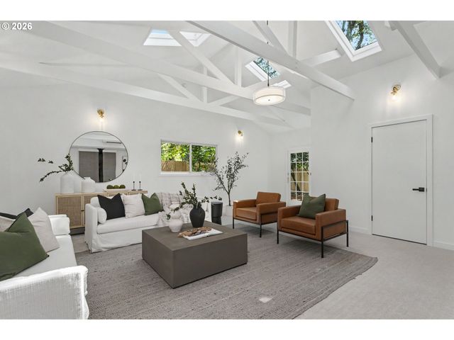 6054 CARMAN Dr, Lake Oswego, OR 97035