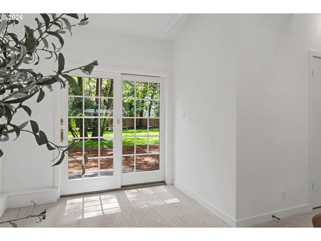 6054 CARMAN Dr, Lake Oswego, OR 97035