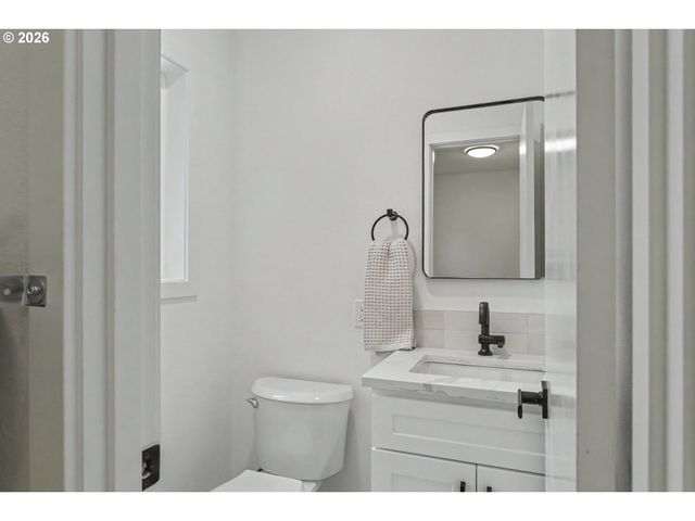 6054 CARMAN Dr, Lake Oswego, OR 97035