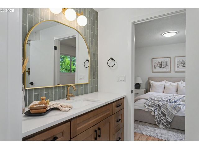 6054 CARMAN Dr, Lake Oswego, OR 97035