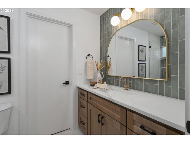 6054 CARMAN Dr, Lake Oswego, OR 97035